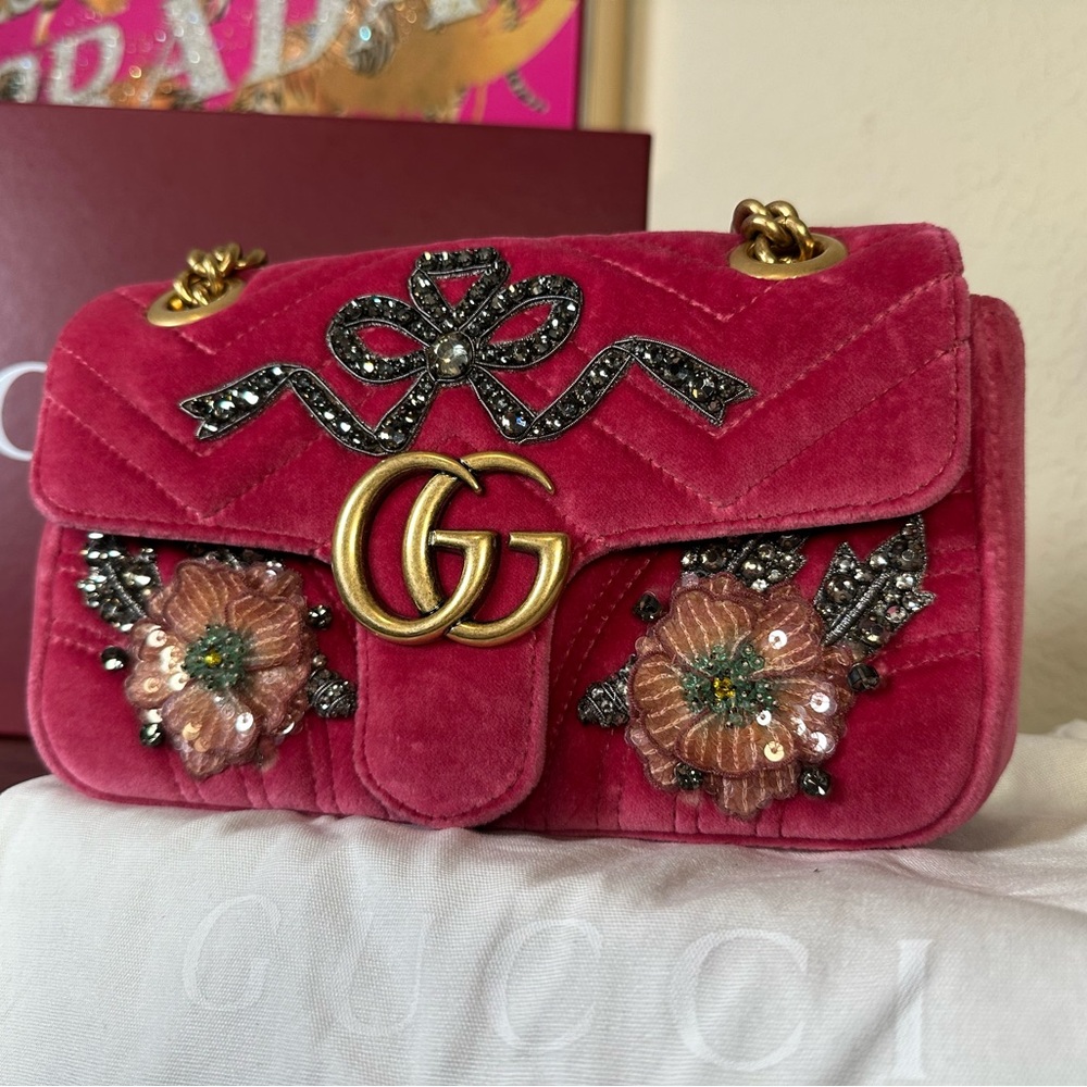 Authentic Gucci Pink Velvet GG Marmont Floral Embellished Crossbody Bag - Picture 3 of 12